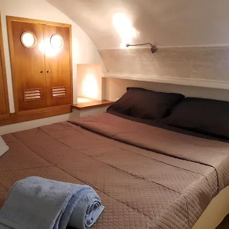 Toledo 27, A Due Passi Da Piazza Del Plebiscito Appartement *