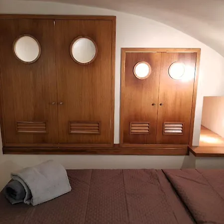 Toledo 27, A Due Passi Da Piazza Del Plebiscito * Neapol