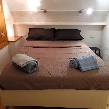 Appartement Toledo 27, A Due Passi Da Piazza Del Plebiscito Naples