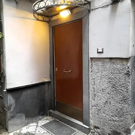 Toledo 27, A Due Passi Da Piazza Del Plebiscito